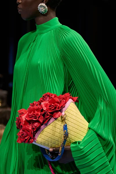Look 32
